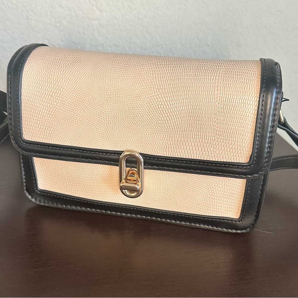 Elegant Cream and Black Jules KaeWomen's Mia Bag